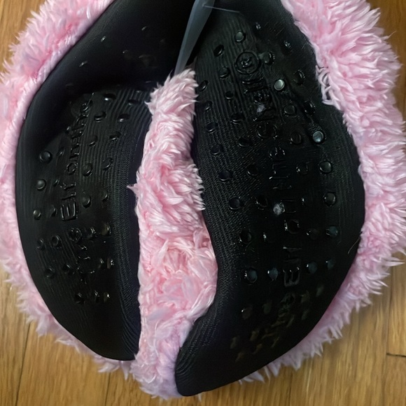 Elf on the Shelf Mary Jane Non-Slip Fuzzy Pink Slipper Socks
- Sz S/M - Picture 2 of 6